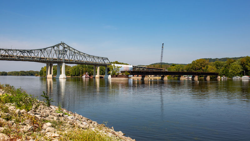 A bridge extends across the Mississippi River