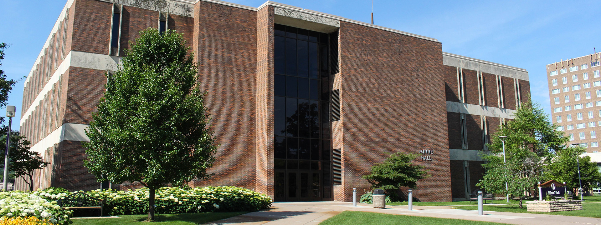Minne-Hall-Exterior-1920