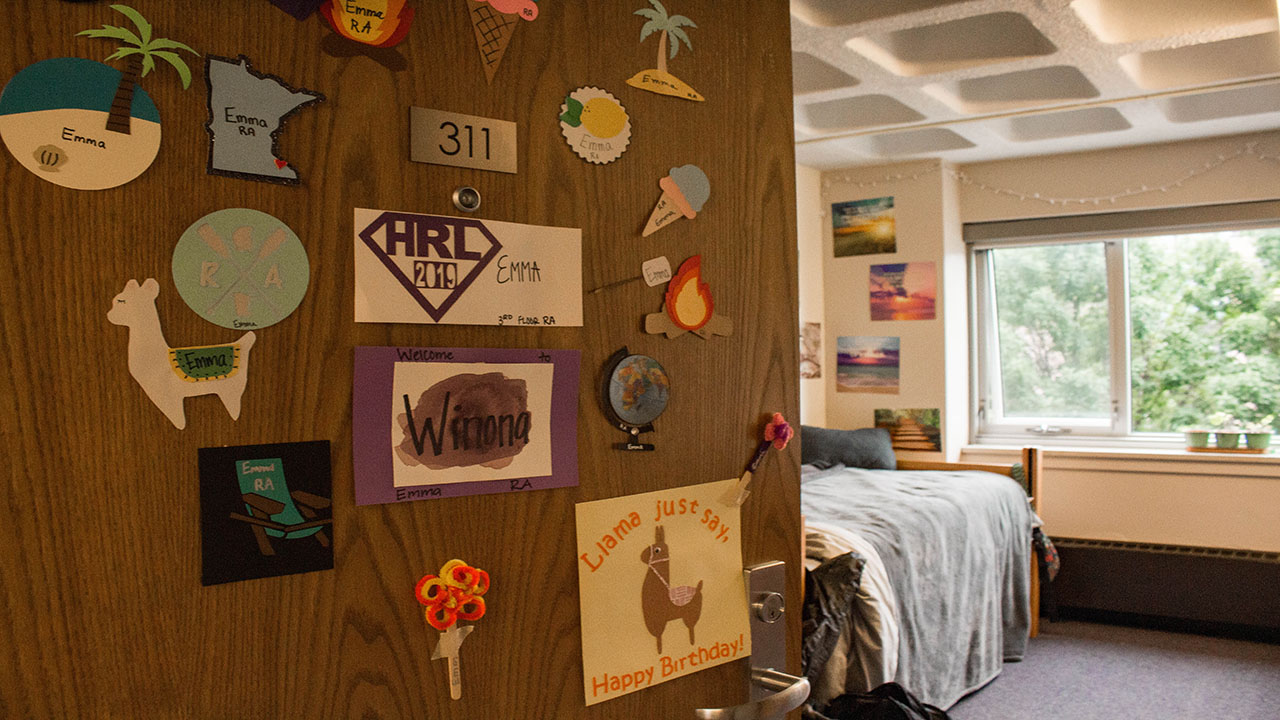Dorm Room Door(1280-720)