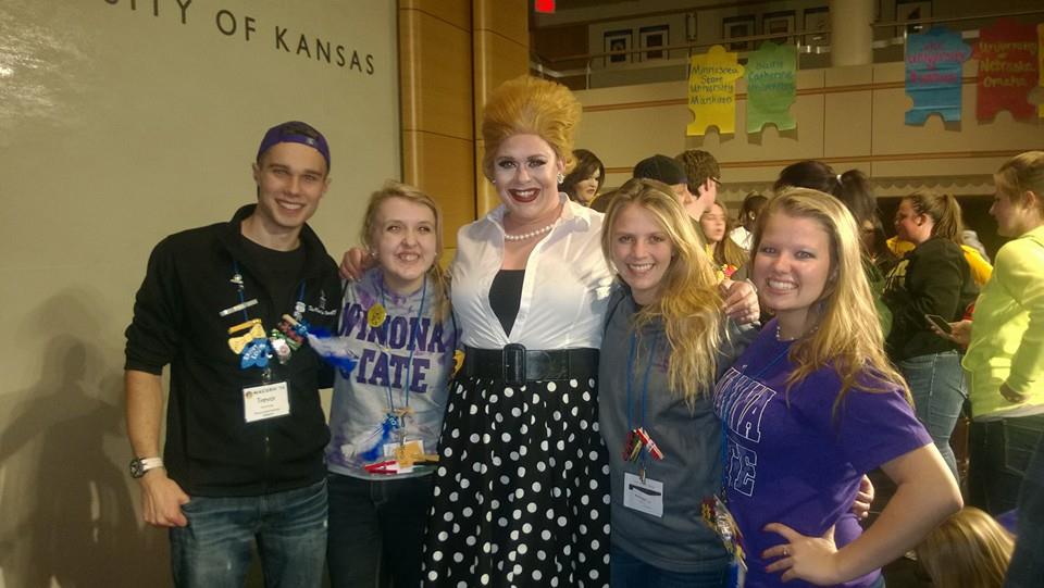 WSU students talk to a drag queen