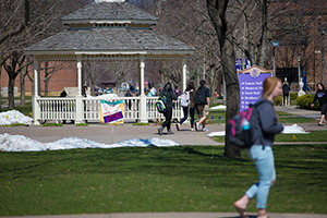 10 Signs Spring Has Sprung on Campus