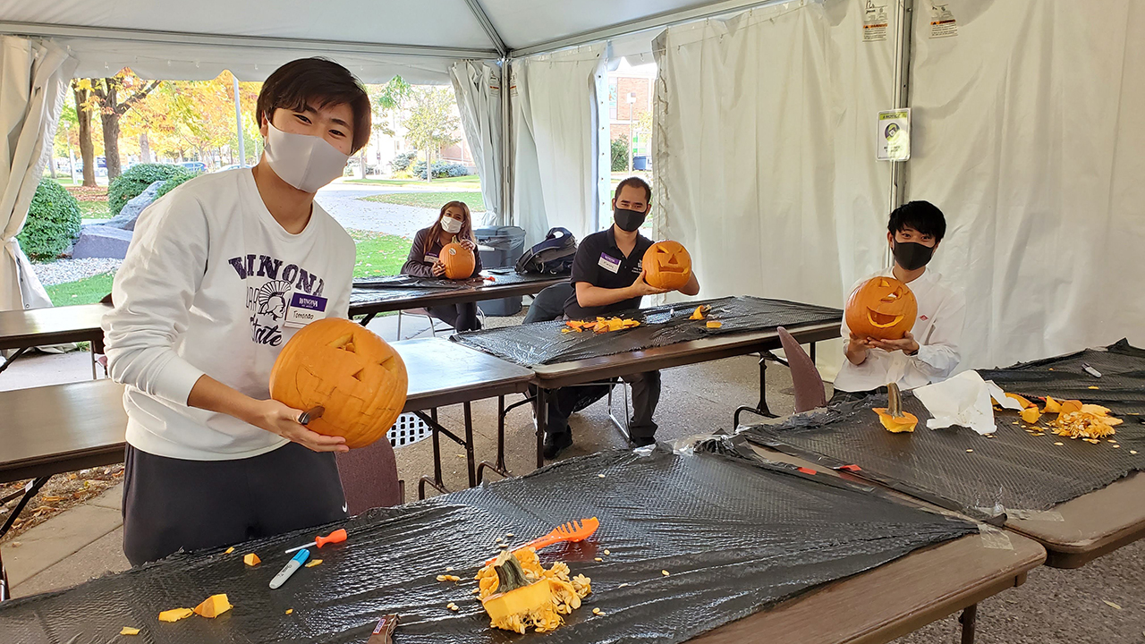 Students-Mask-Carving-Pumpkings-1280